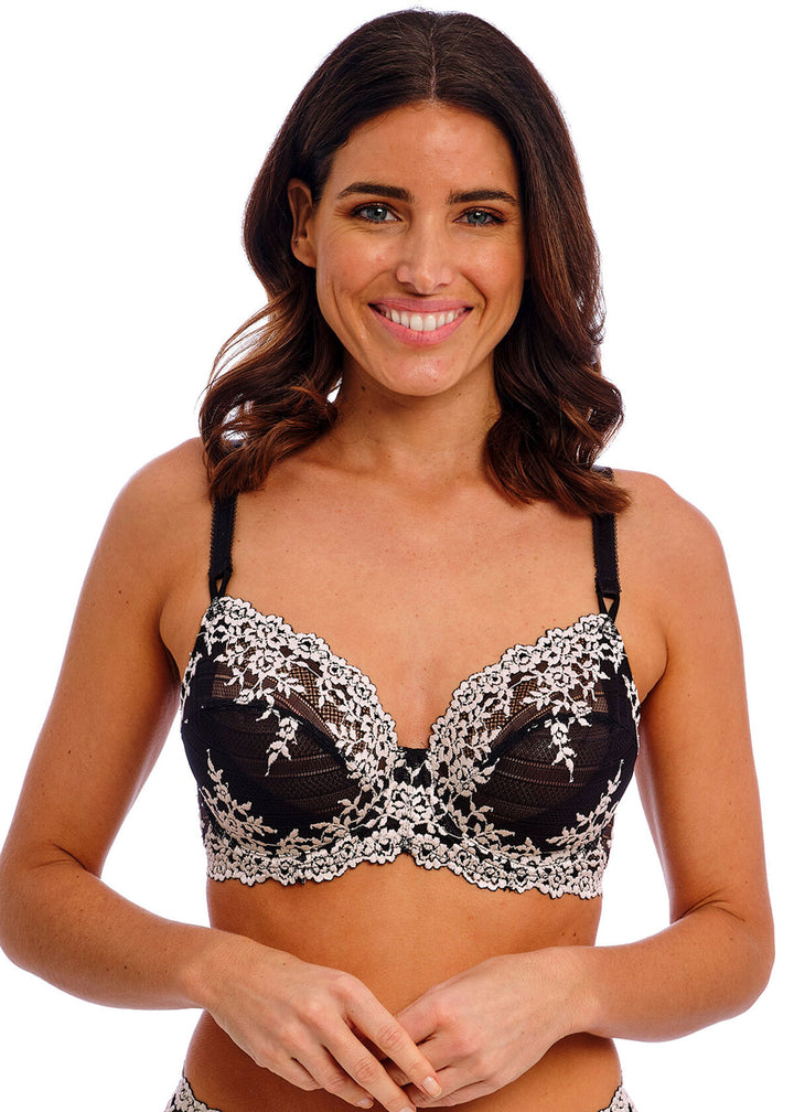 Wacoal Embrace Lace Underwire Bra in Black