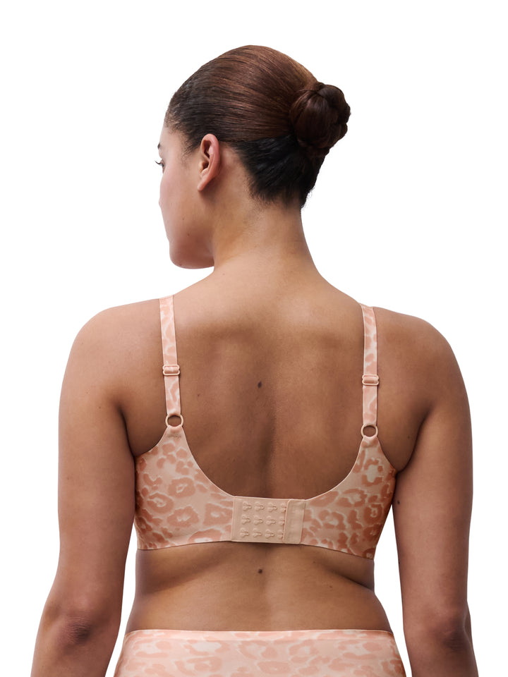 Chantelle Soft Stretch Power Plunge Wireless Bra in Leo Blush