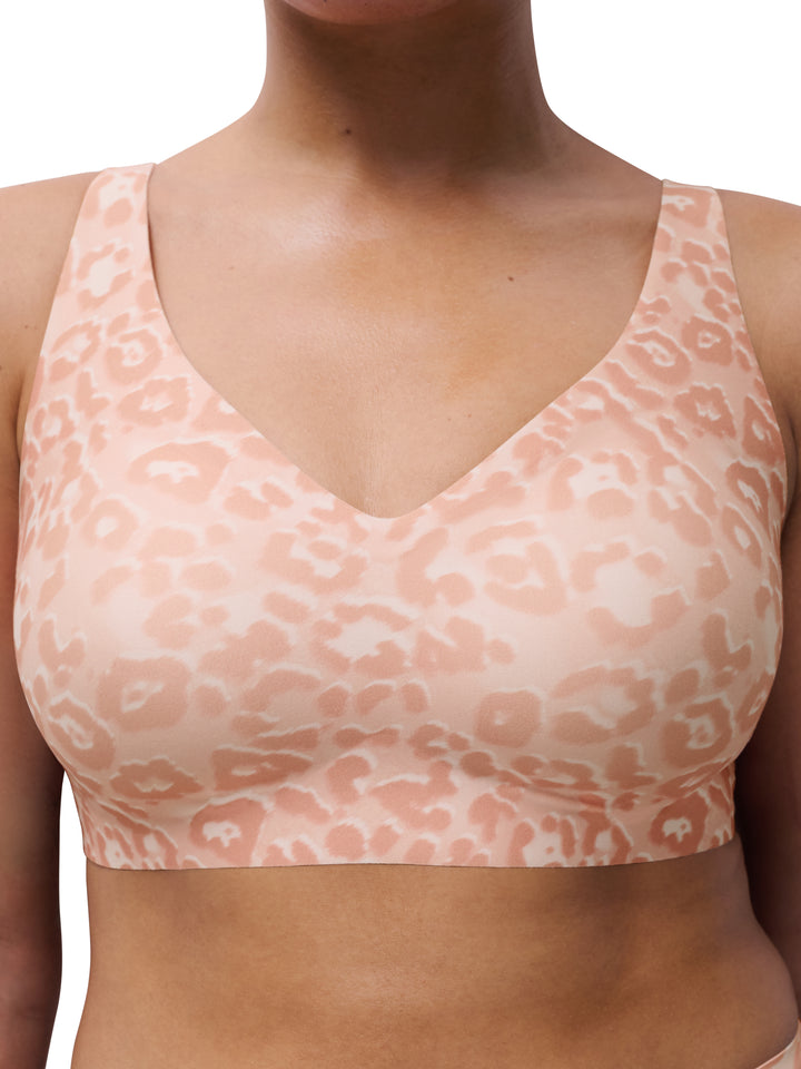 Chantelle Soft Stretch Power Plunge Wireless Bra in Leo Blush