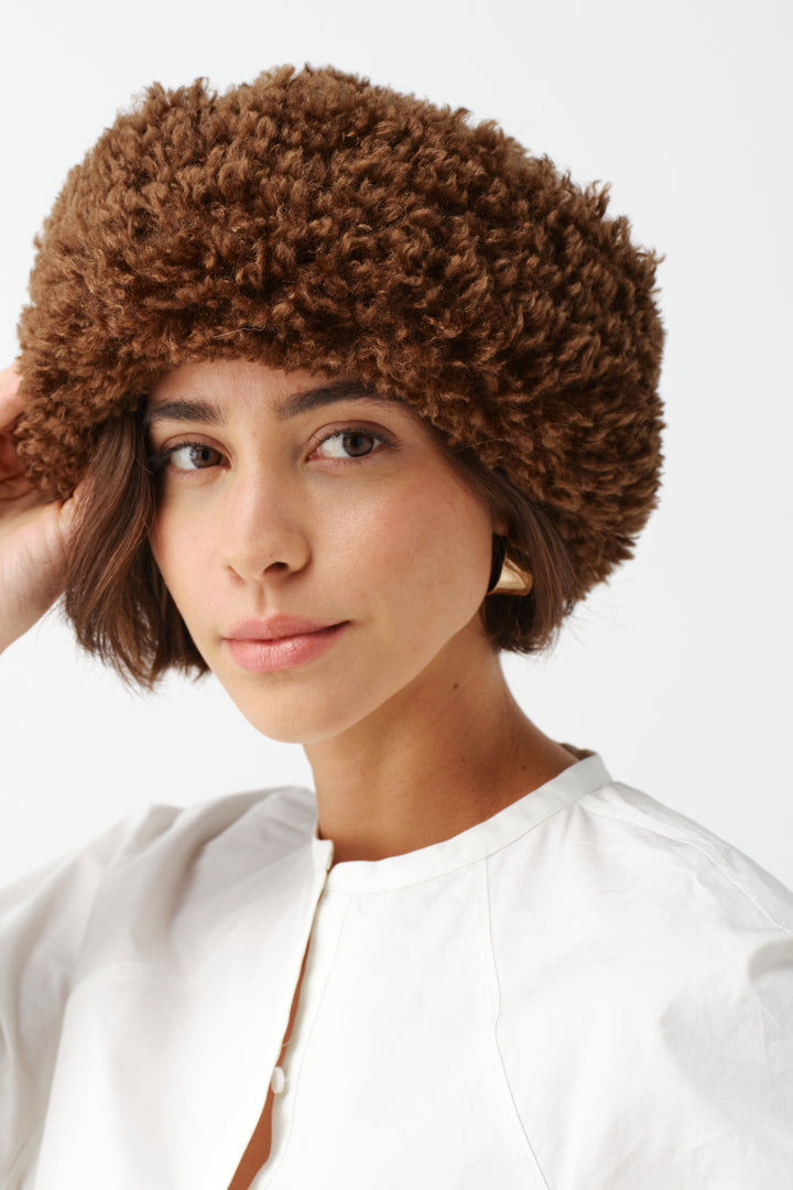 Helen Moore Faux Sheepskin Sherpa Hat in Chestnut