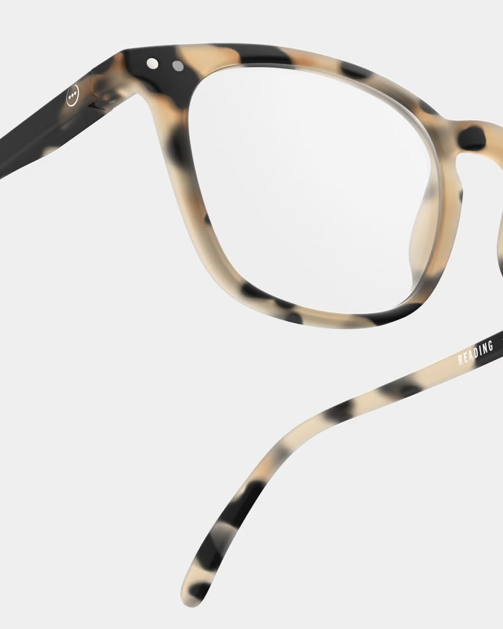 IZIPIZI #E The Trapeze Reading Glasses in Light Tortoise
