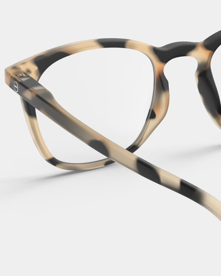 IZIPIZI #E The Trapeze Reading Glasses in Light Tortoise