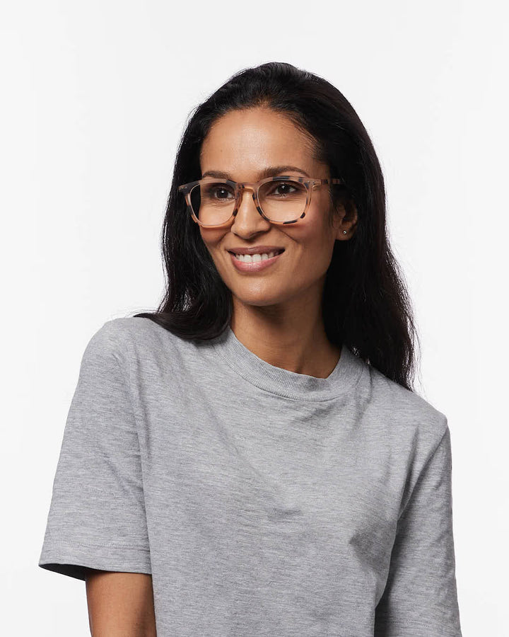 IZIPIZI #E The Trapeze Reading Glasses in Light Tortoise