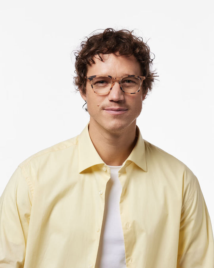 IZIPIZI #E The Trapeze Reading Glasses in Light Tortoise
