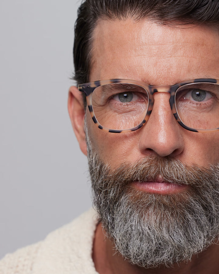 IZIPIZI #E The Trapeze Reading Glasses in Light Tortoise