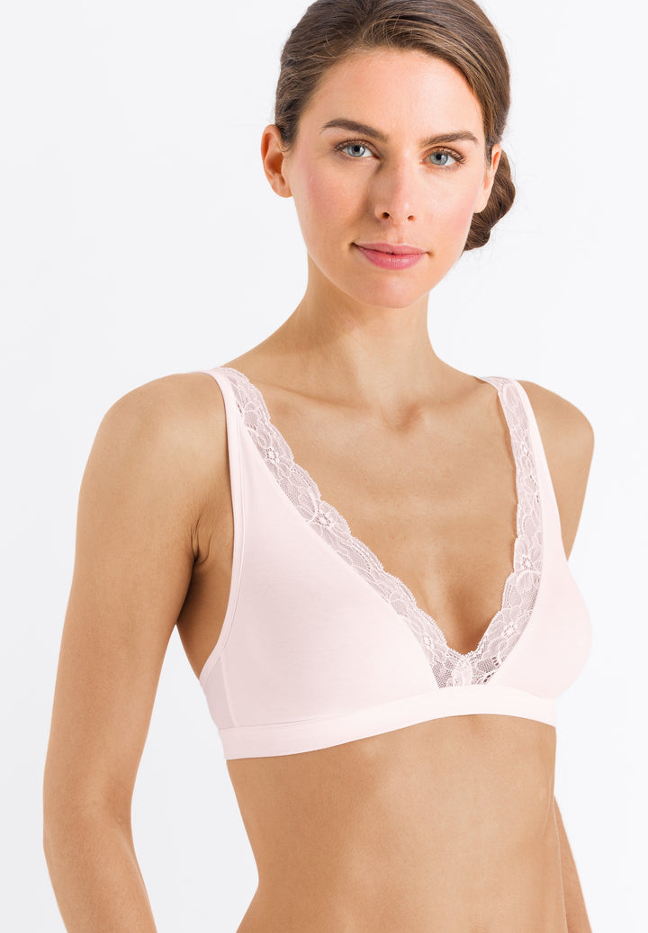 Hanro Cotton Lace Soft Cup Wireless Bra in Powder
